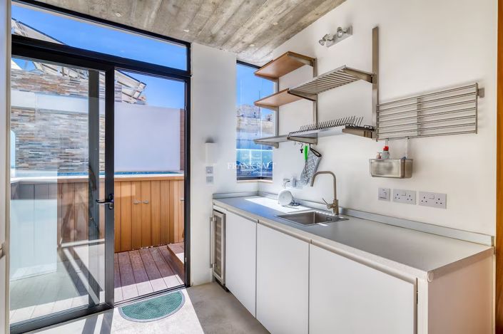 Image No.7-4 Bed Property for sale