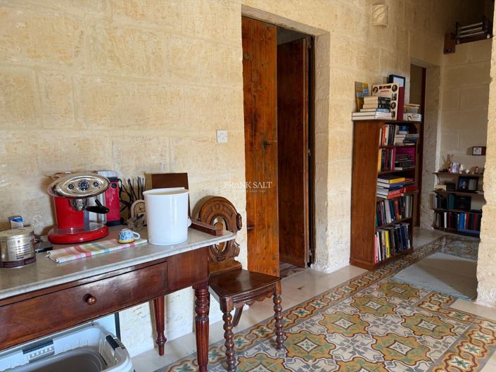 Image No.10-3 Bed Property for sale