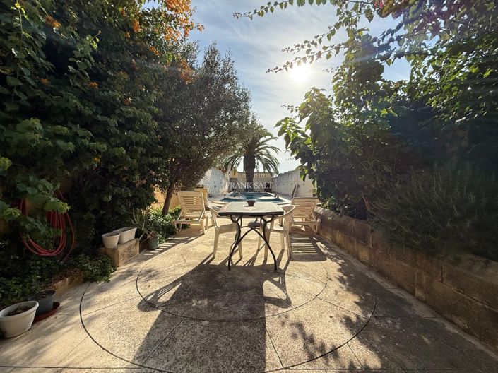 Image No.16-3 Bed Property for sale