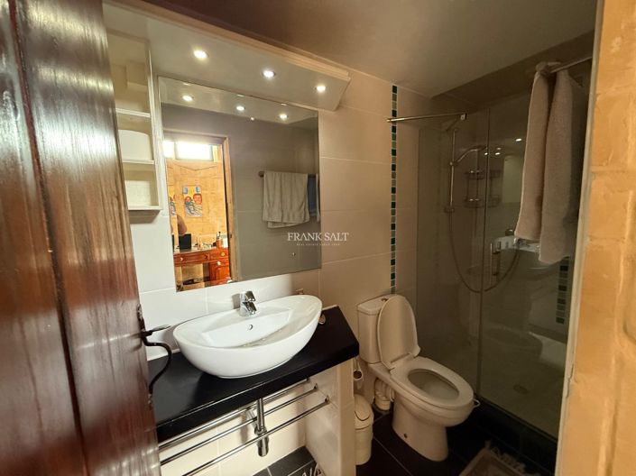 Image No.19-3 Bed Property for sale