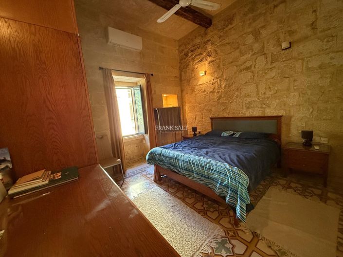 Image No.20-3 Bed Property for sale