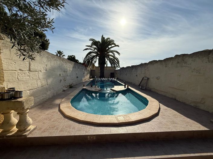 Image No.3-3 Bed Property for sale