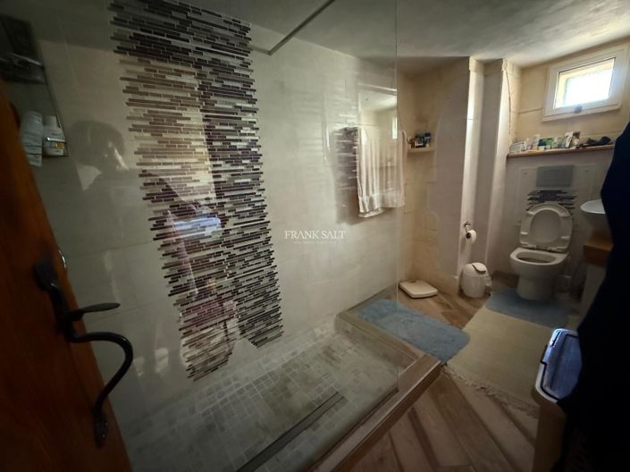 Image No.5-3 Bed Property for sale