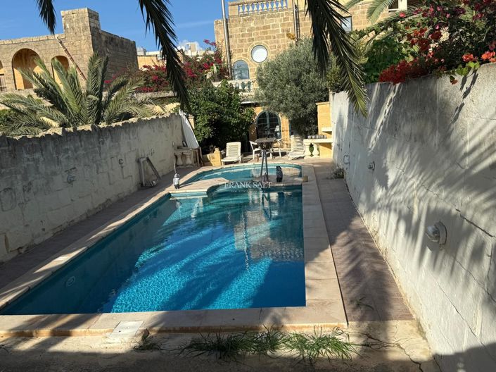 Image No.8-3 Bed Property for sale