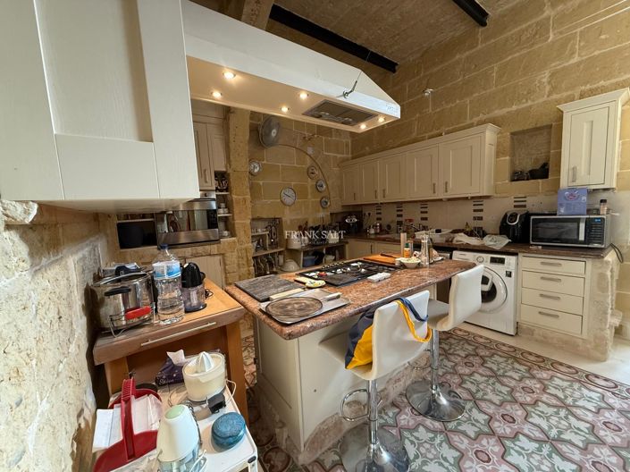 Image No.9-3 Bed Property for sale