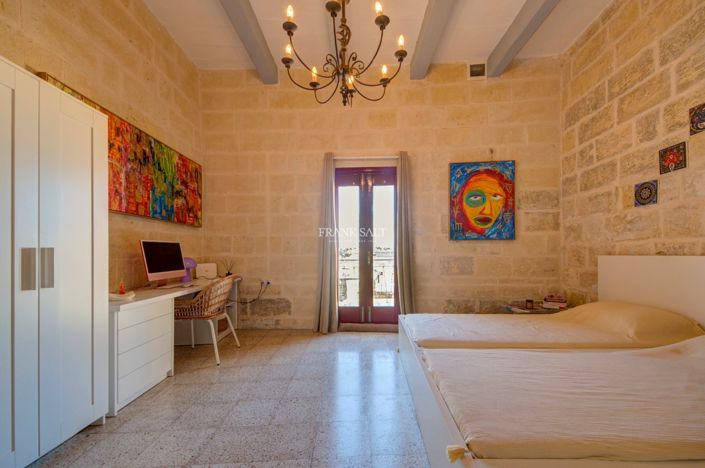 Image No.15-2 Bed Property for sale