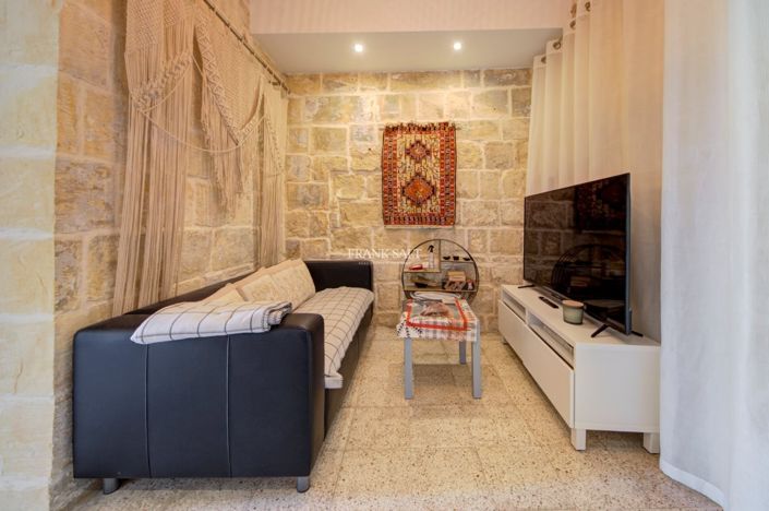 Image No.18-2 Bed Property for sale