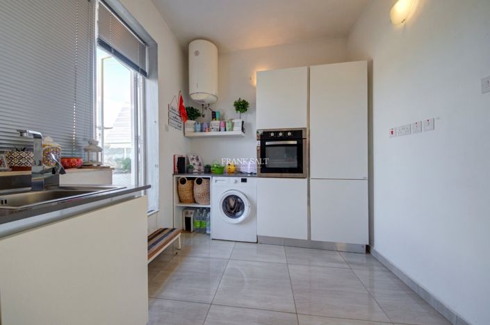 Image No.25-2 Bed Property for sale