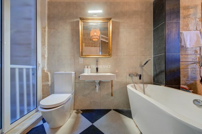 Image No.8-2 Bed Property for sale