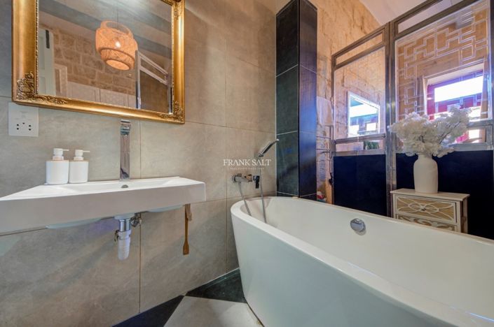 Image No.9-2 Bed Property for sale