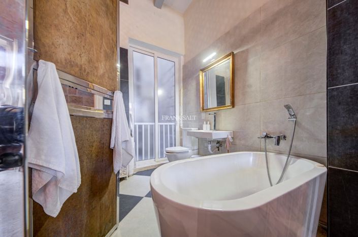 Image No.10-2 Bed Property for sale