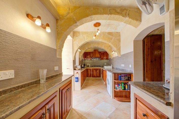 Image No.13-5 Bed Property for sale