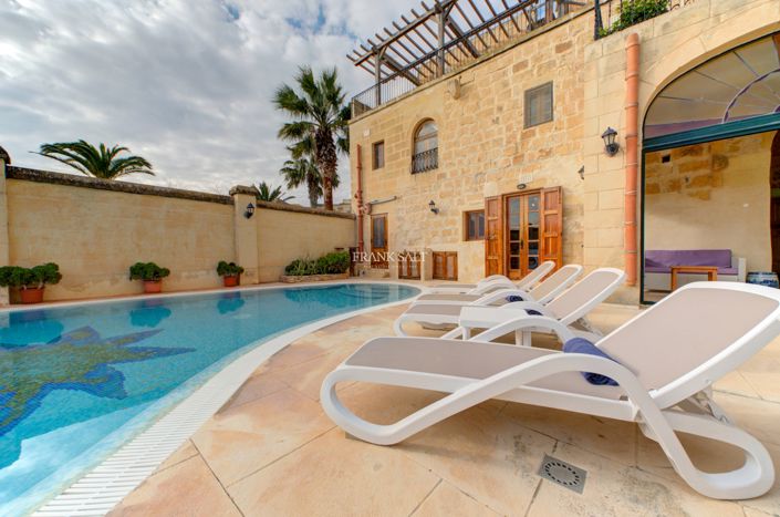 Image No.2-5 Bed Property for sale