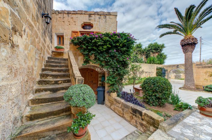 Image No.22-5 Bed Property for sale