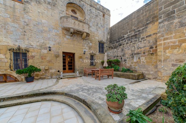 Image No.23-5 Bed Property for sale