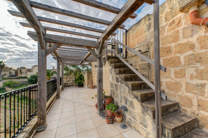 Image No.25-5 Bed Property for sale