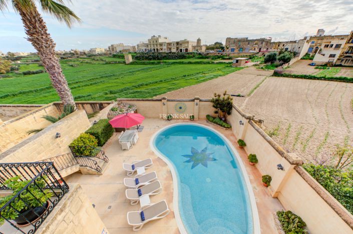 Image No.6-5 Bed Property for sale
