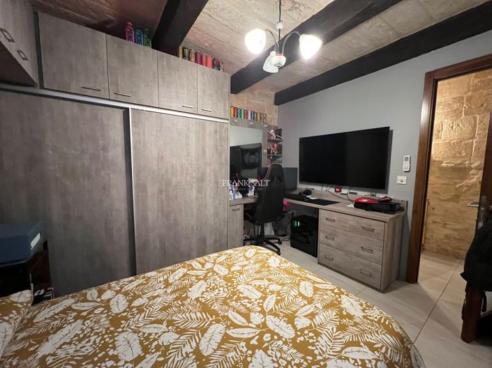 Image No.11-2 Bed Property for sale