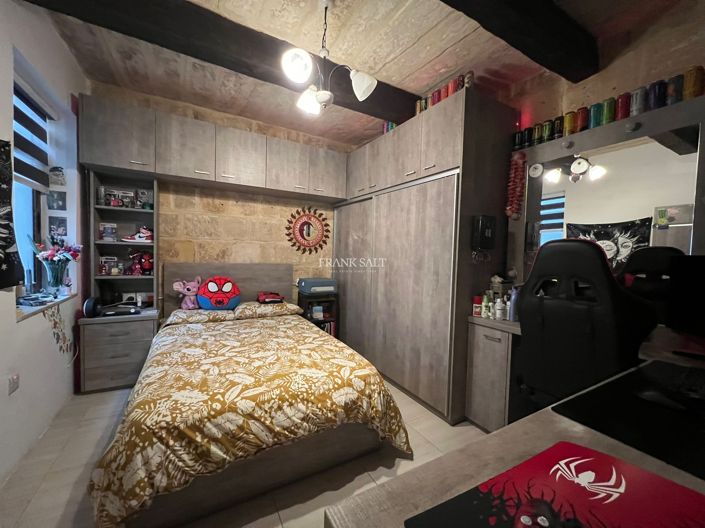 Image No.13-2 Bed Property for sale