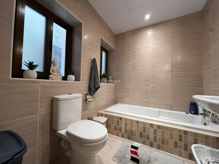 Image No.14-2 Bed Property for sale