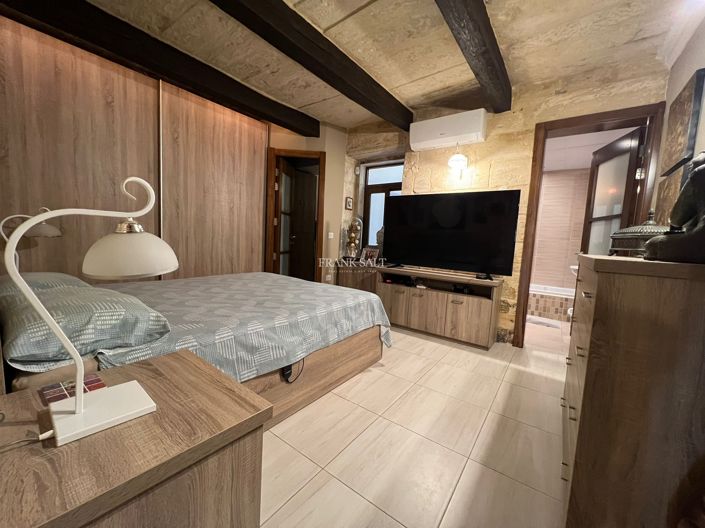 Image No.15-2 Bed Property for sale