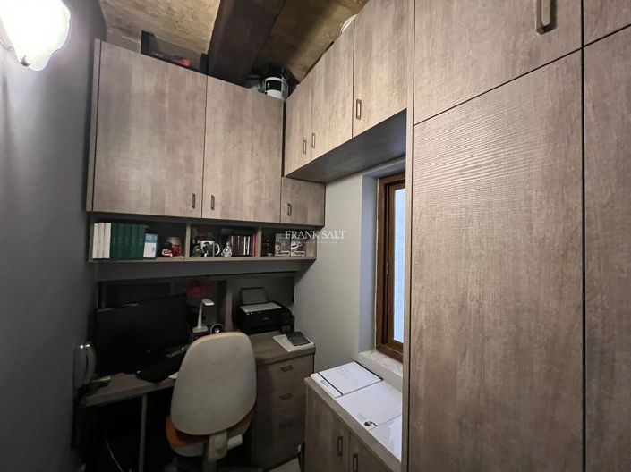 Image No.16-2 Bed Property for sale