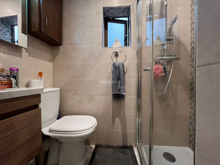 Image No.17-2 Bed Property for sale