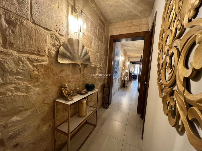 Image No.7-2 Bed Property for sale