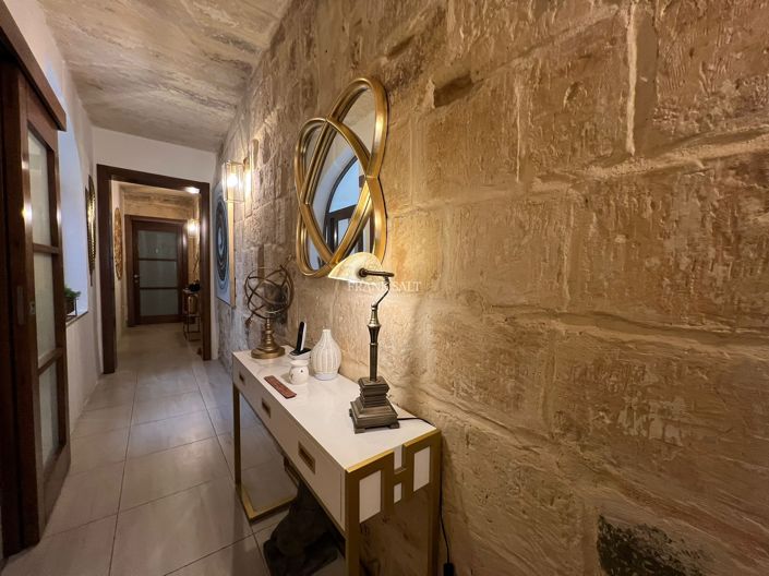 Image No.8-2 Bed Property for sale