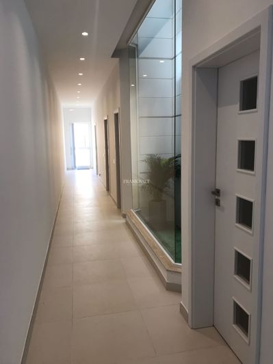 Image No.15-3 Bed Property for sale