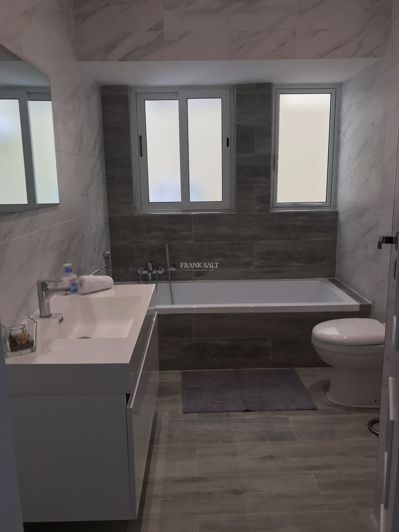 Image No.7-3 Bed Property for sale