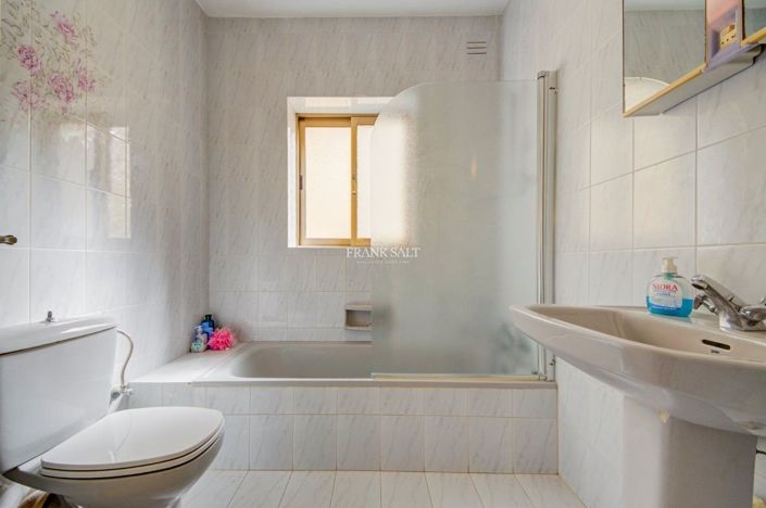 Image No.21-2 Bed Property for sale
