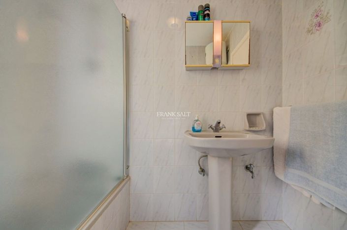 Image No.20-2 Bed Property for sale