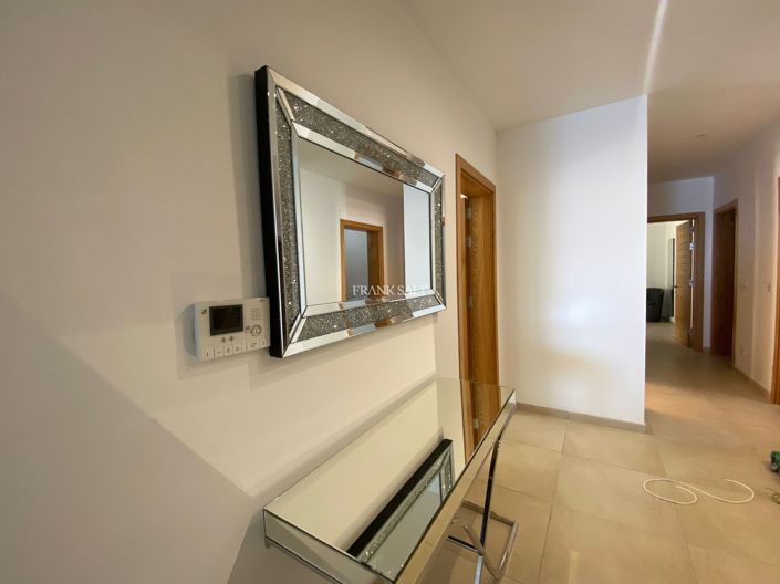 Image No.10-3 Bed Property for sale