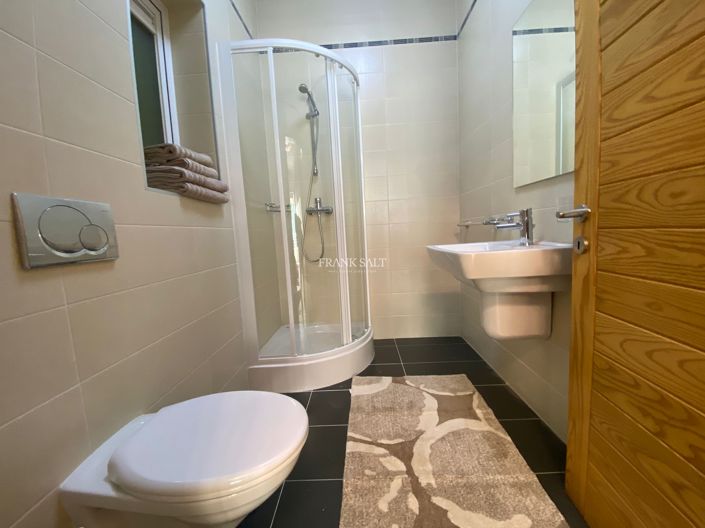 Image No.19-3 Bed Property for sale