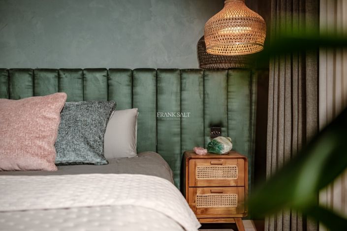 Image No.14-3 Bed Property for sale