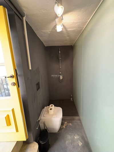 Image No.11-1 Bed Property for sale