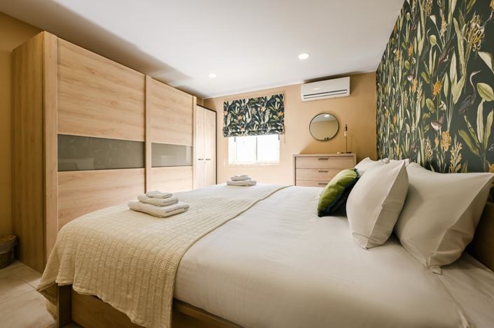 Image No.8-3 Bed Property for sale