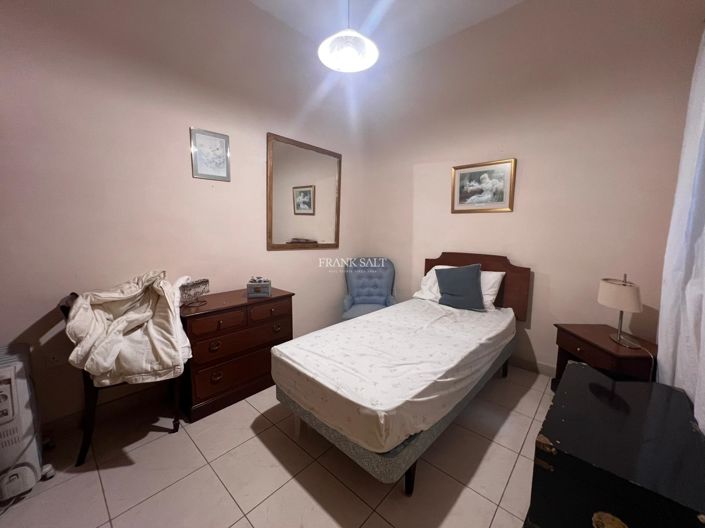 Image No.6-3 Bed Property for sale