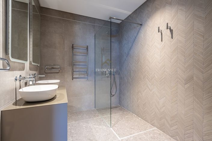 Image No.31-3 Bed Property for sale