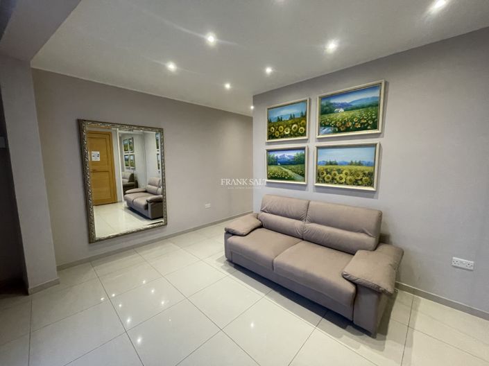 Image No.9-2 Bed Property for sale