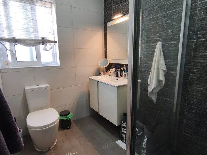 Image No.11-2 Bed Property for sale