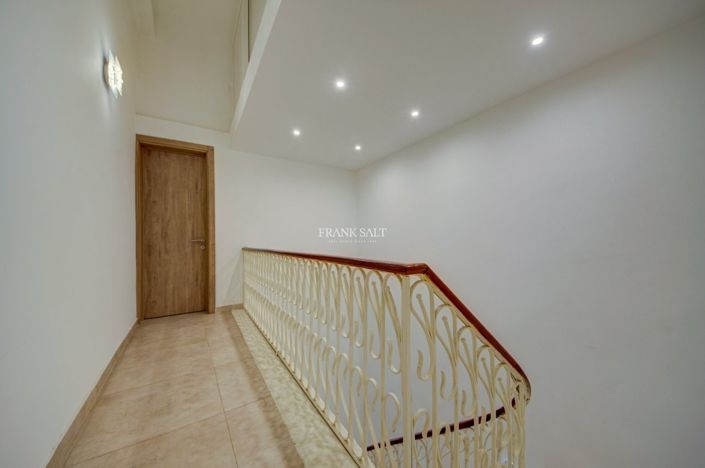 Image No.11-4 Bed Property for sale