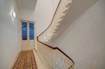 c93a0f81-6c23-45ca-bf54-722b77296cf4