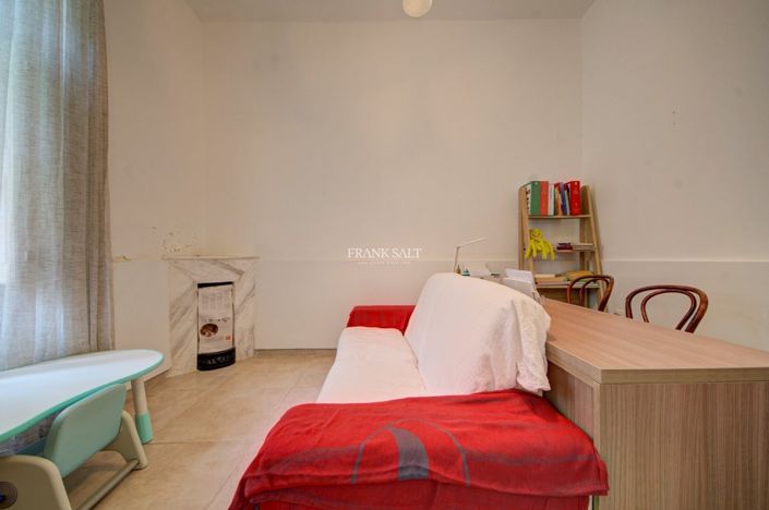 Image No.14-4 Bed Property for sale