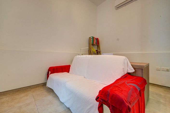 Image No.15-4 Bed Property for sale