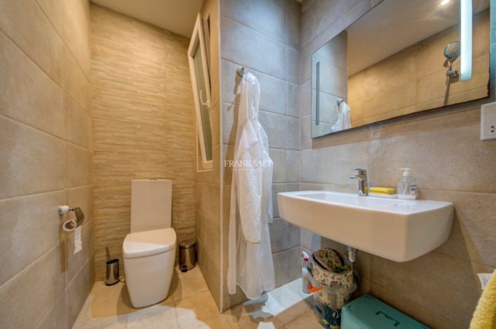 Image No.16-4 Bed Property for sale