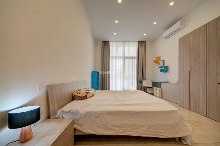 Image No.18-4 Bed Property for sale