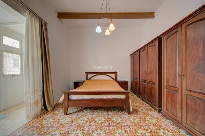 Image No.19-4 Bed Property for sale