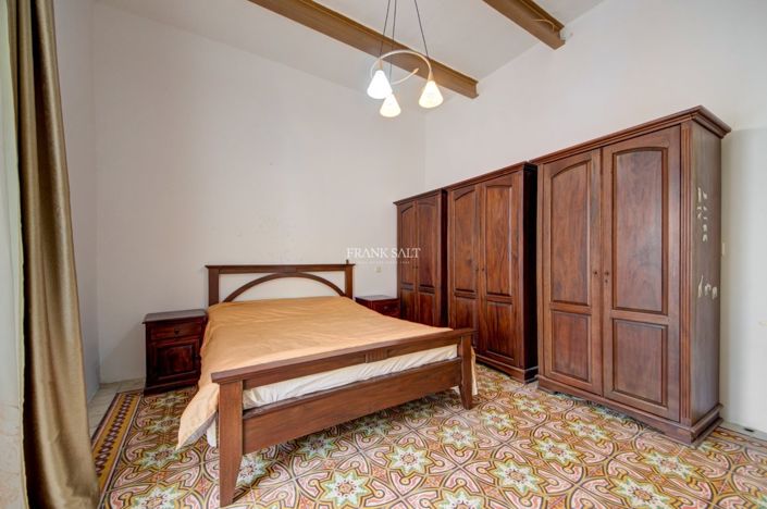 Image No.20-4 Bed Property for sale